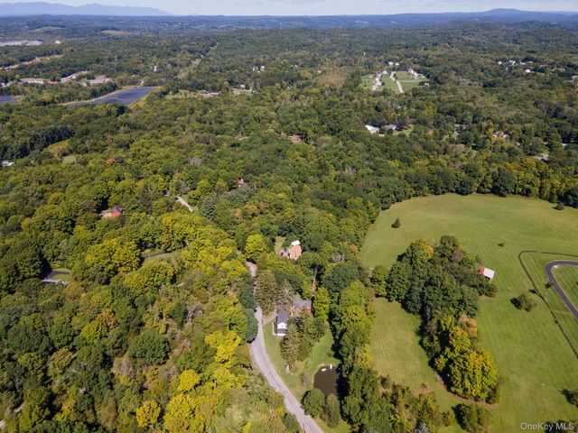 145 Drake Road, Pleasant Valley, NY 12569