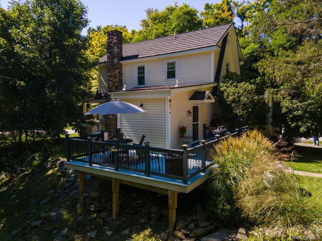 145 Drake Road, Pleasant Valley, NY 12569
