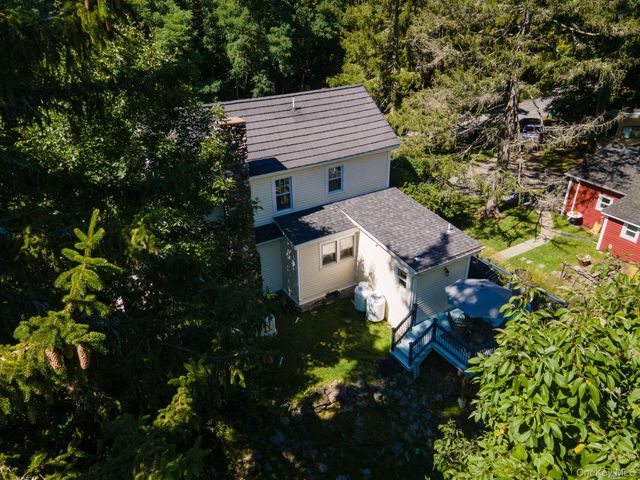 145 Drake Road, Pleasant Valley, NY 12569