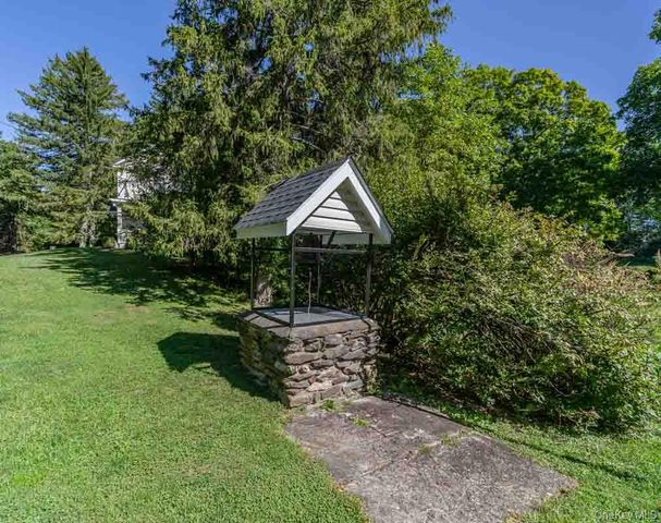 145 Drake Road, Pleasant Valley, NY 12569