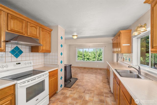 1649 Pleasant Valley Road, Chehalis, WA 98532