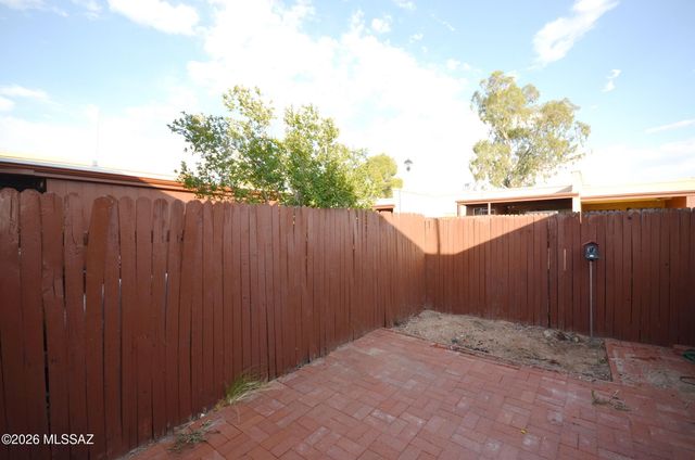 8357 E Ave De Las Pampas, Tucson, AZ 85710