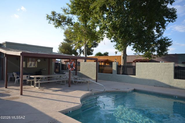 8357 E Ave De Las Pampas, Tucson, AZ 85710