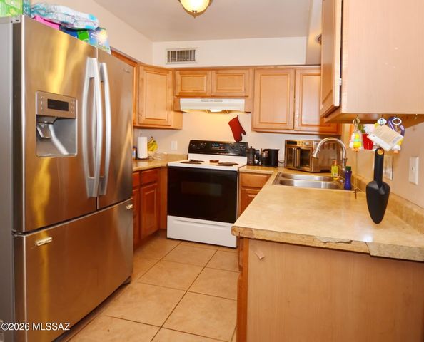 8357 E Ave De Las Pampas, Tucson, AZ 85710