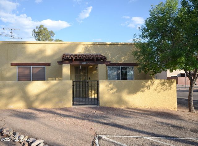 8357 E Ave De Las Pampas, Tucson, AZ 85710