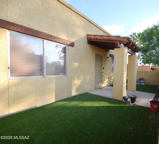 8357 E Ave De Las Pampas, Tucson, AZ 85710