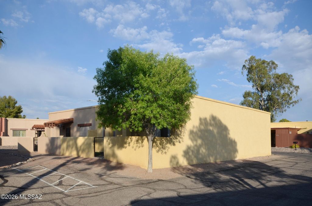 8357 E Ave De Las Pampas, Tucson, AZ 85710
