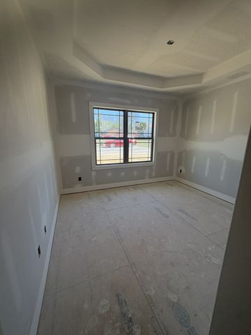 1501 Riggins Dr, Clarksville, TN 37042