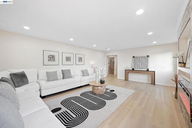 4884 Larimer Way, Castro Valley, CA 94546