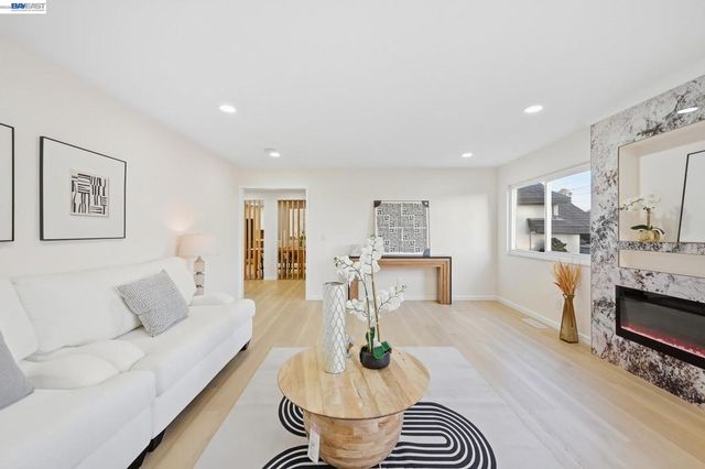 4884 Larimer Way, Castro Valley, CA 94546