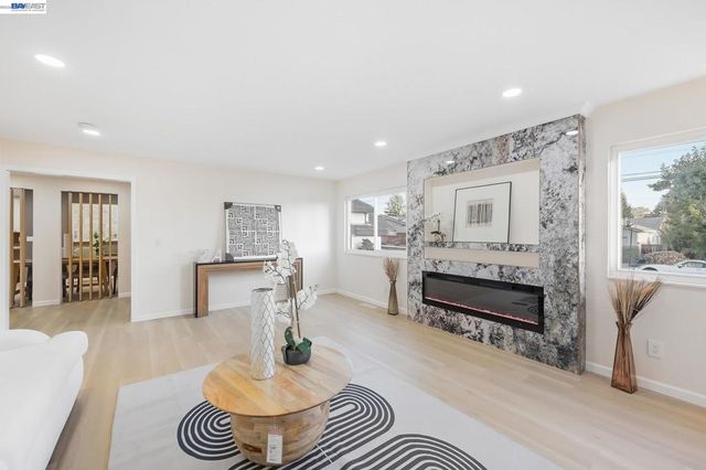 4884 Larimer Way, Castro Valley, CA 94546