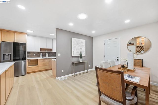 4884 Larimer Way, Castro Valley, CA 94546