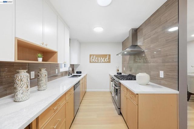 4884 Larimer Way, Castro Valley, CA 94546
