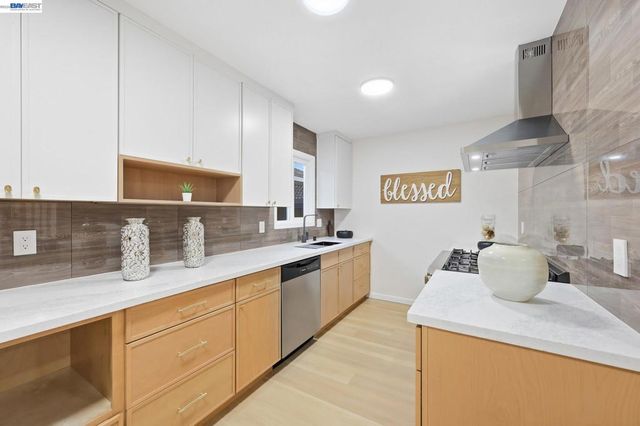 4884 Larimer Way, Castro Valley, CA 94546