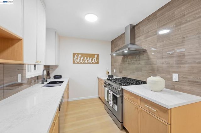 4884 Larimer Way, Castro Valley, CA 94546