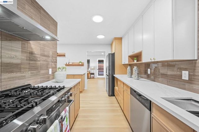 4884 Larimer Way, Castro Valley, CA 94546