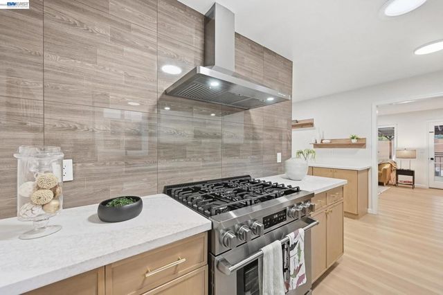 4884 Larimer Way, Castro Valley, CA 94546