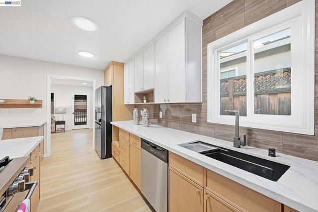 4884 Larimer Way, Castro Valley, CA 94546