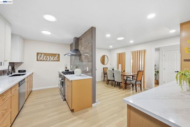 4884 Larimer Way, Castro Valley, CA 94546