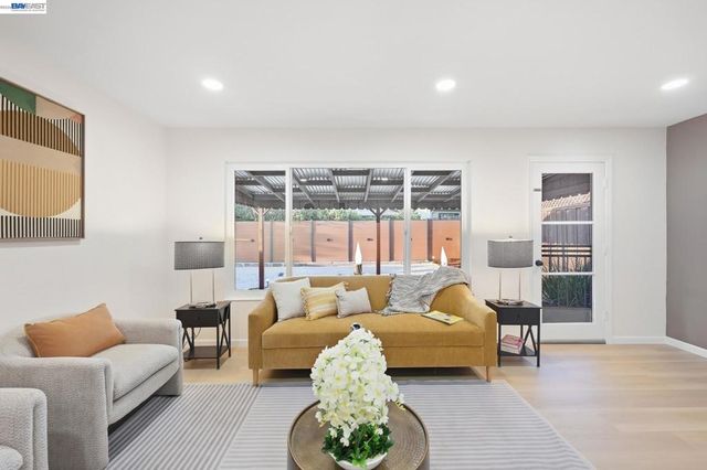 4884 Larimer Way, Castro Valley, CA 94546