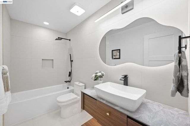 4884 Larimer Way, Castro Valley, CA 94546