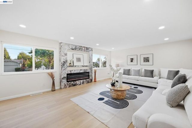 4884 Larimer Way, Castro Valley, CA 94546