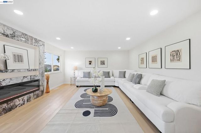 4884 Larimer Way, Castro Valley, CA 94546