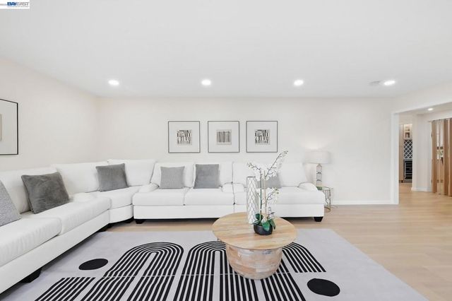 4884 Larimer Way, Castro Valley, CA 94546