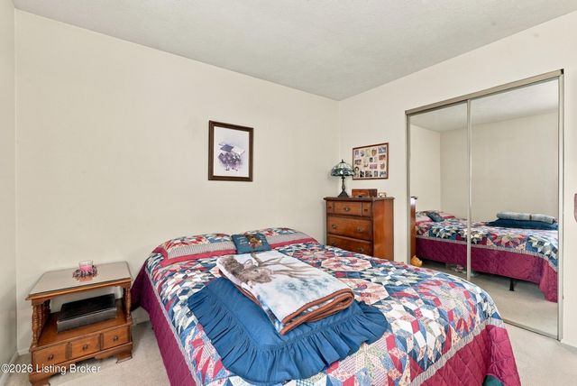 177 Springwood Dr, Louisville, KY 40229