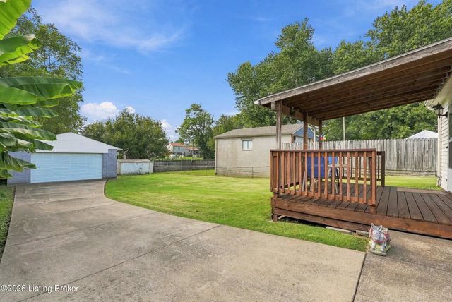177 Springwood Dr, Louisville, KY 40229