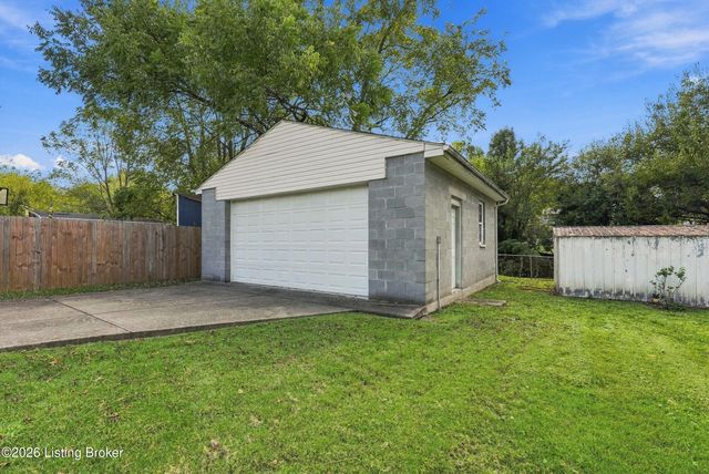 177 Springwood Dr, Louisville, KY 40229