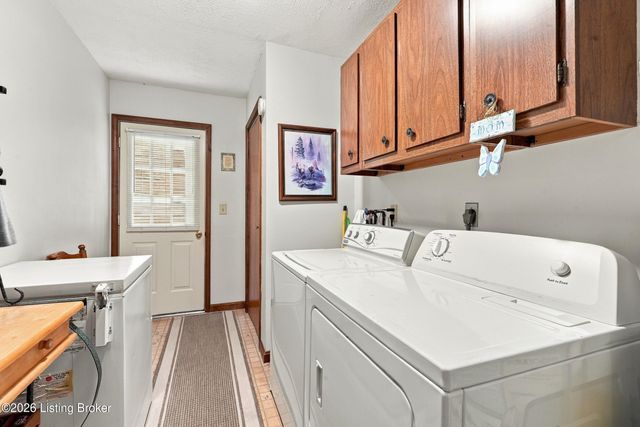 177 Springwood Dr, Louisville, KY 40229