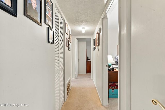 177 Springwood Dr, Louisville, KY 40229