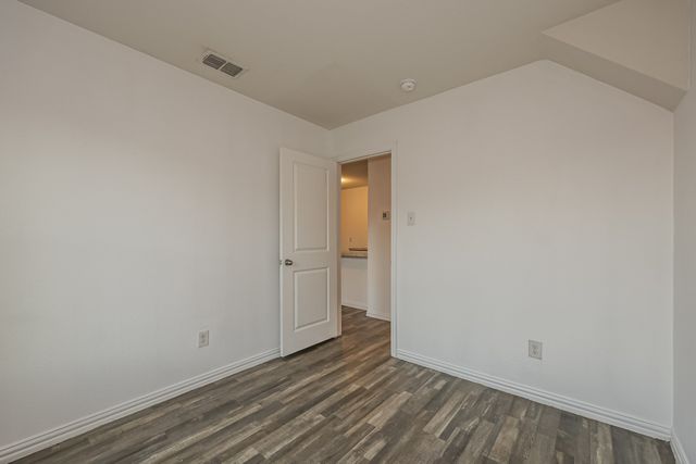 1216 E Powell Avenue, Fort Worth, TX 76104