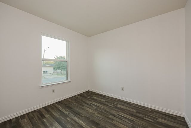 1216 E Powell Avenue, Fort Worth, TX 76104