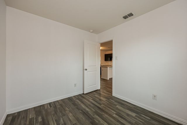 1216 E Powell Avenue, Fort Worth, TX 76104