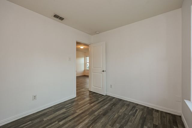 1216 E Powell Avenue, Fort Worth, TX 76104