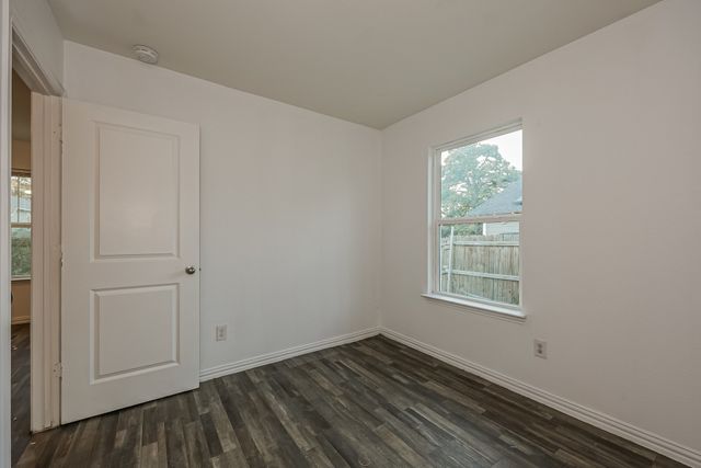 1216 E Powell Avenue, Fort Worth, TX 76104