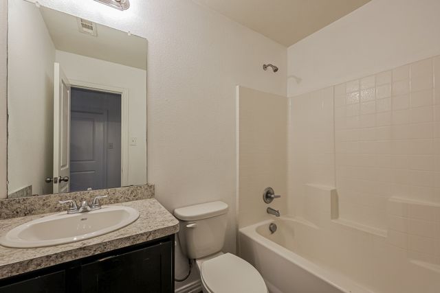 1216 E Powell Avenue, Fort Worth, TX 76104