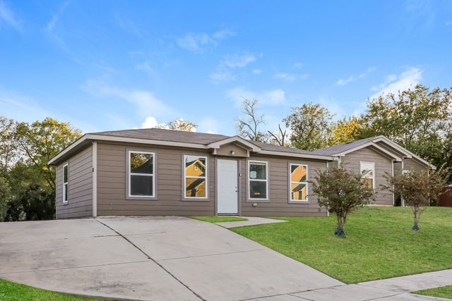 1216 E Powell Avenue, Fort Worth, TX 76104