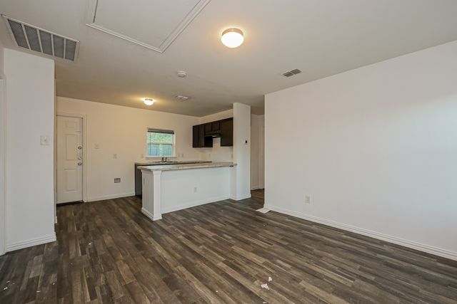 1216 E Powell Avenue, Fort Worth, TX 76104