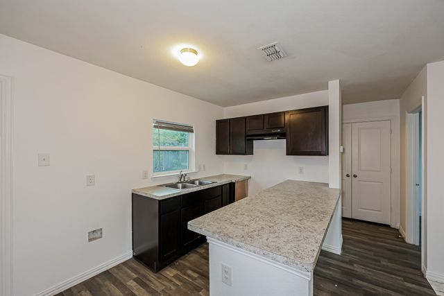 1216 E Powell Avenue, Fort Worth, TX 76104