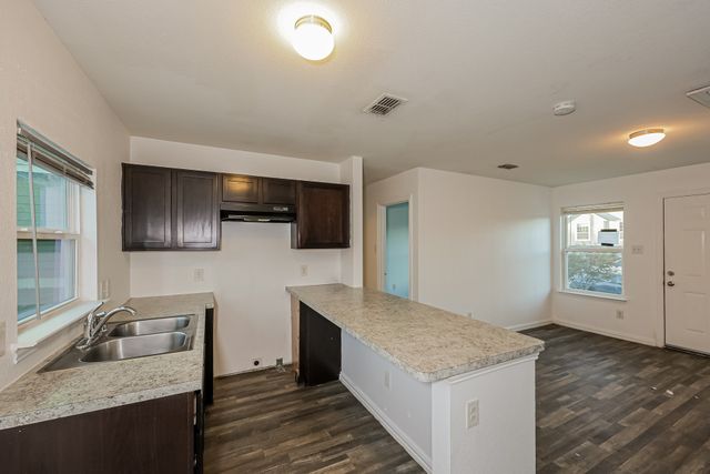 1216 E Powell Avenue, Fort Worth, TX 76104