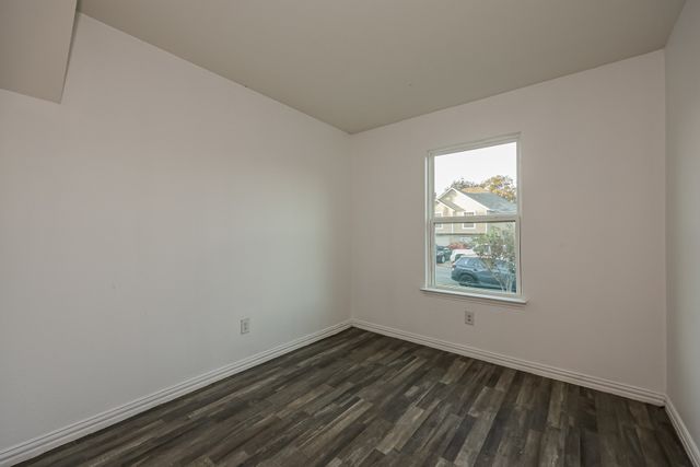 1216 E Powell Avenue, Fort Worth, TX 76104