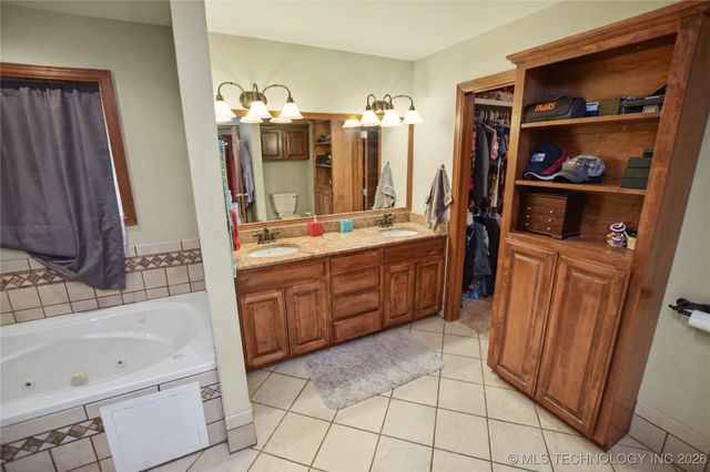 16700 N Spears Road, Tahlequah, OK 74464