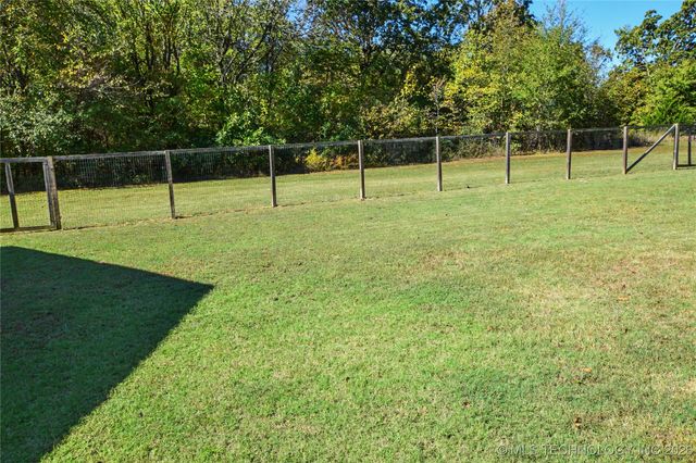 16700 N Spears Road, Tahlequah, OK 74464