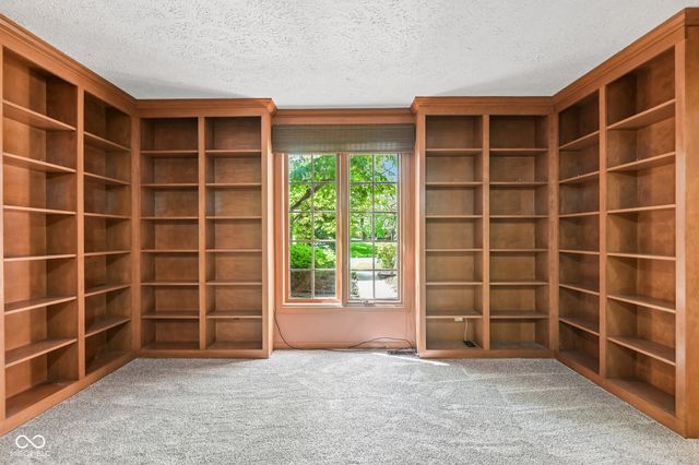 5214 Fawn Hill Court, Indianapolis, IN 46226
