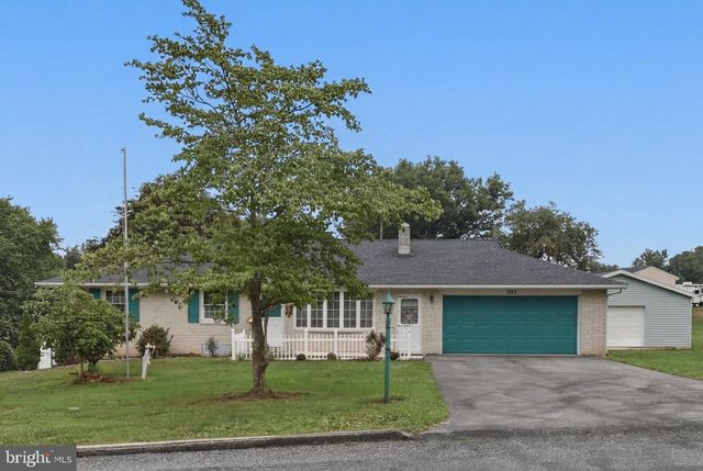 5893 AMBAU RD, Spring Grove, PA 17362
