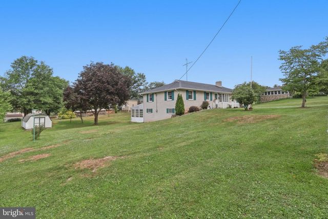 5893 AMBAU RD, Spring Grove, PA 17362