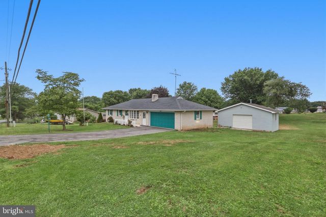 5893 AMBAU RD, Spring Grove, PA 17362